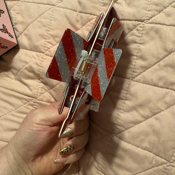 Piper K viral TikTok “ HO-HO-HO “ hair clips. Christmas Holiday hair accessories - Picture 3 of 4
